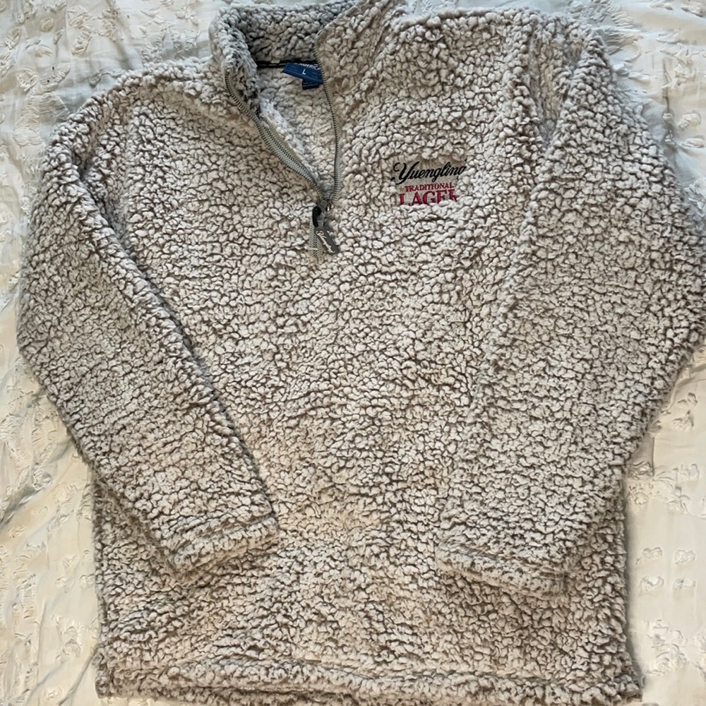 Fluffy Yuengling Pullover Sweater Sz Large